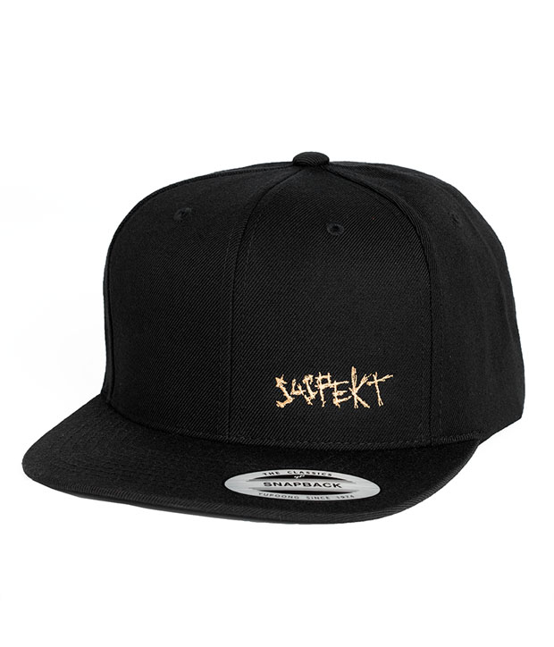 Sort snapback Cap med lille, hvidt suspekt logo