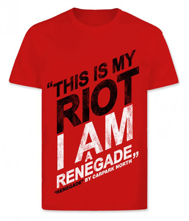Rød t-shirt med skrift Rød t-shirt med This Is My Riot I am a Renegade påtrykt